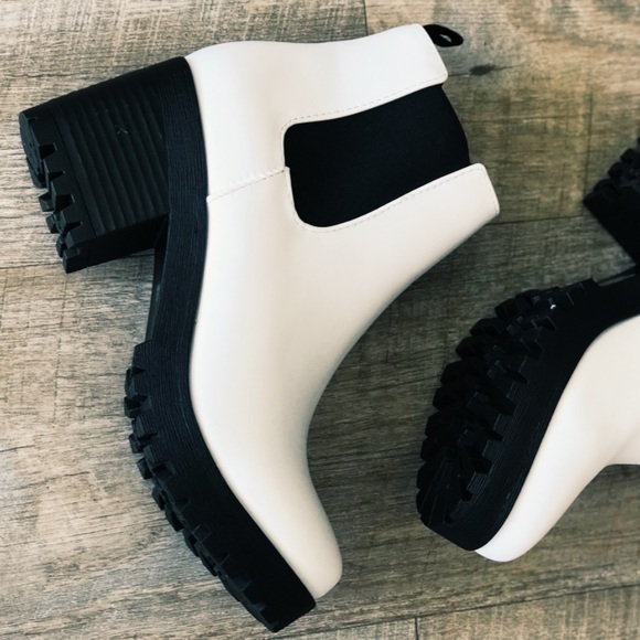 Soda Jaber White Chelsea Lug Sole Slip On Booties - Picture 2 of 8